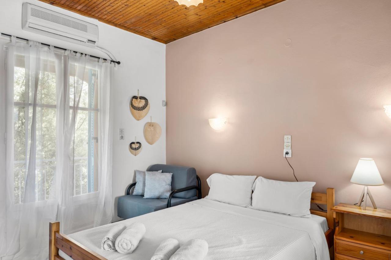 Oceanis Rooms Mikros Gialos Eksteriør billede